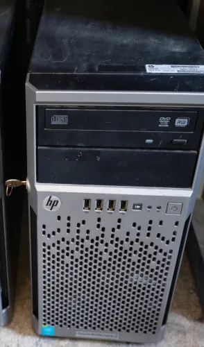 Servidor HP Proliant ML310e Gen8 v2