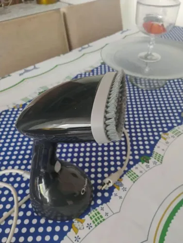 Ferro de passar a vapor