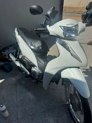VENDO OU TROCO EM CARRO HONDA BIZ 23 24 SEMI NOVA