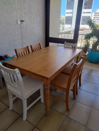 VENDO MESA COM CADEIRAS