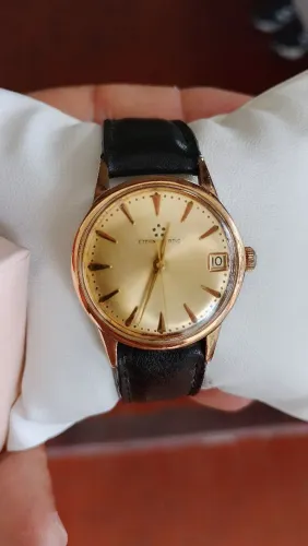 Relógio eterna feminino em ouro e aço