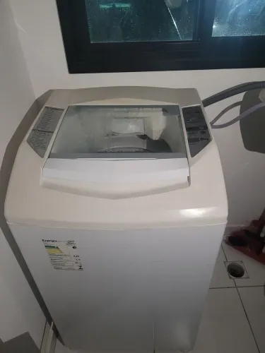 Vendo máquina de lavar 8 kg e geladeira