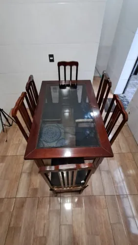 Mesa com 7 cadeiras