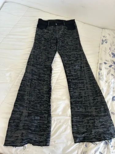 calça flare drestruido resinada preta 40