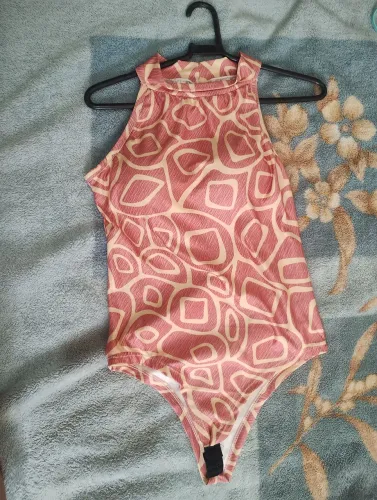 Body feminino variados, tamanhos M. Todos novos, apenas o preto usado. 15 cada se levar td