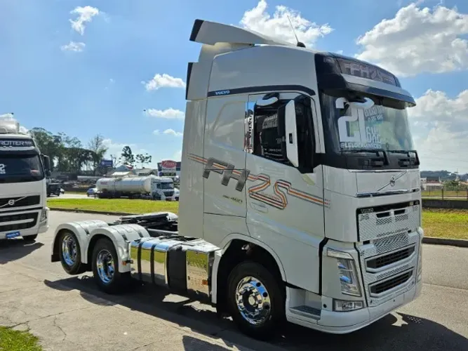 Volvo FH 460 6x2 Globetrotter Ano 21 Euro 5 teto alto automático plano ouro de manutenção