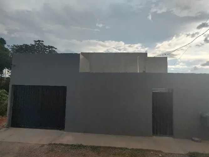 Vende-se casa no Santo Expedito 
