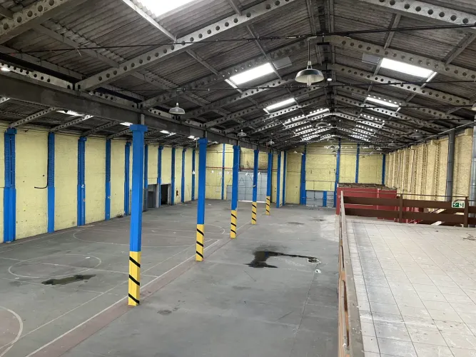 Imovel Comercial para alugar com 1250m² por R$ 30.000,00 no bairro Parolin - CURITIBA / PR