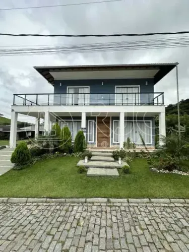 Casa de condomínio para venda possui 350 metros quadrados com 4 quartos