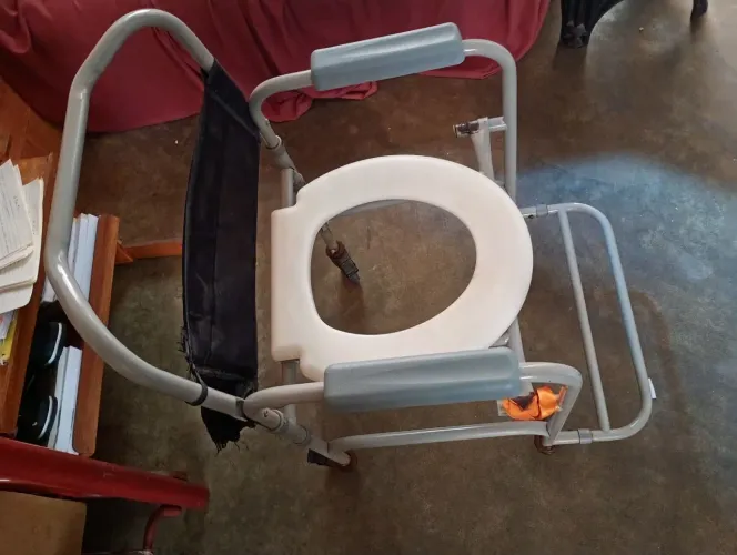 Cadeira de banho 80 reais