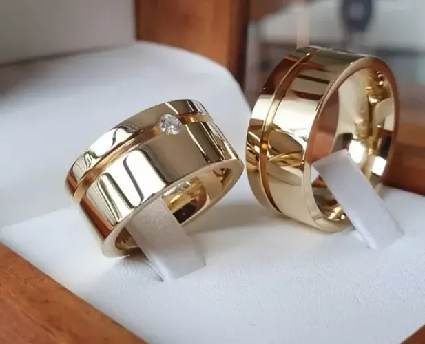 Alianças Casamento 10mm Pedras friso forro