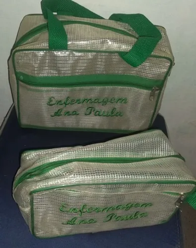 Duas bolsas com o efermagem e Ana paula
