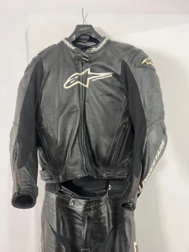 Macacão de Motociclista Alpinestars em Couro