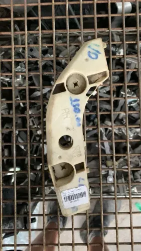 Guia do Parachoque Dianteiro Direito Nissan Livina
