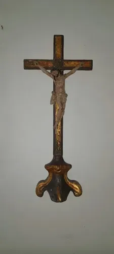 Crucifixo de madeira antigo