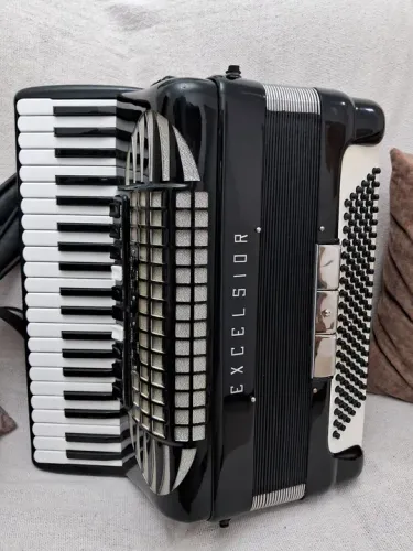 Acordeon Excelsior 4/5 de voz