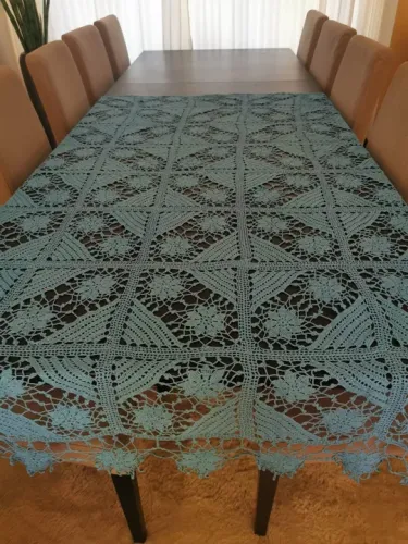 Colcha ou toalha de mesa de crochê - feita à mão