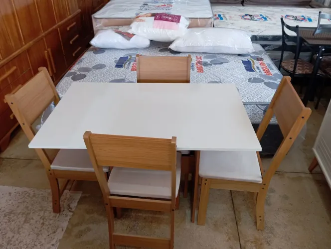 MESA 4 CADEIRAS NOVA