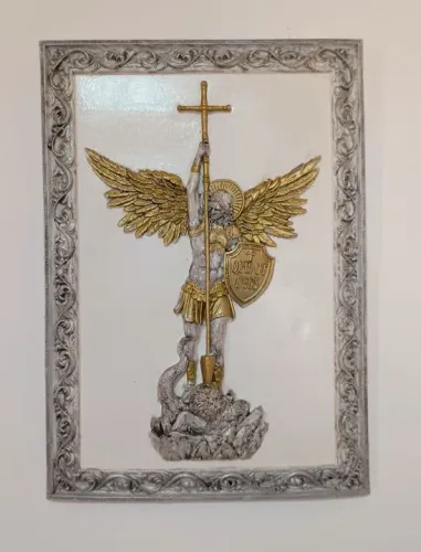Quadro em relevo de São Miguel Arcanjo