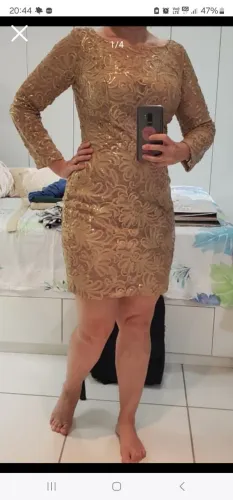 Vestido de festa curto bordado nude