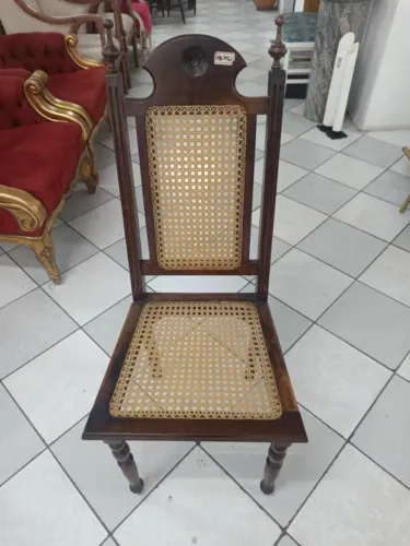 Cadeira em otimo estado estilo colonial