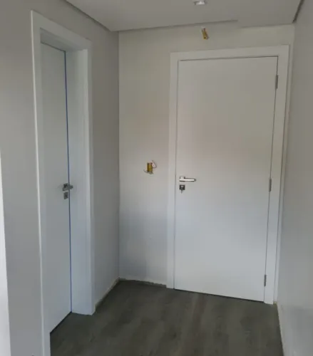 Portas internas brancas novas