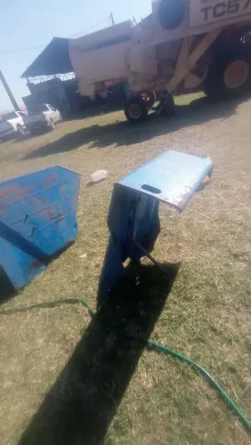 Vende se par paralamas traseiros trator Ford 7630