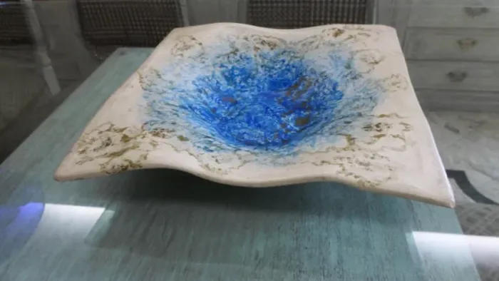 PRATO QUADRADO DECORATIVO CERÂMICA CENTRO DE MESA - ARTESANATO PINTADO À MÃO 