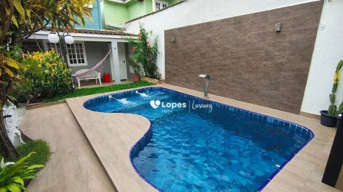 Casa com 3 quartos sendo 2 suítes, Piscina, á venda, 160 m² por R$ 750.000 - Vargem Pequen