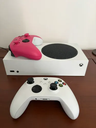 Xbox Series S + 2 controles originais
