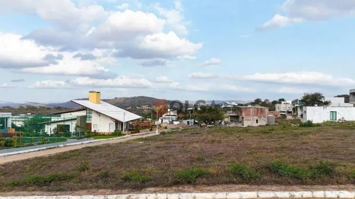 Lote em condomínio de alto padrão em Gravatá com quadra de tênis, lago e lazer completo á