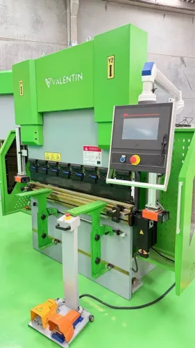 DOBRADEIRAS CNC E CN COM COMANDO CNC -VALENTIN