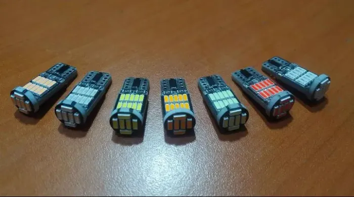 Luzes LED T10 para carro. Preço por unidade.