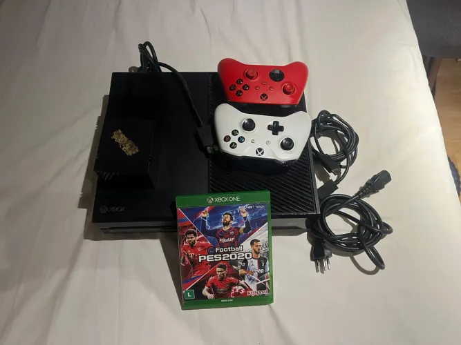 Xbox One com 2 Controles e jogos 