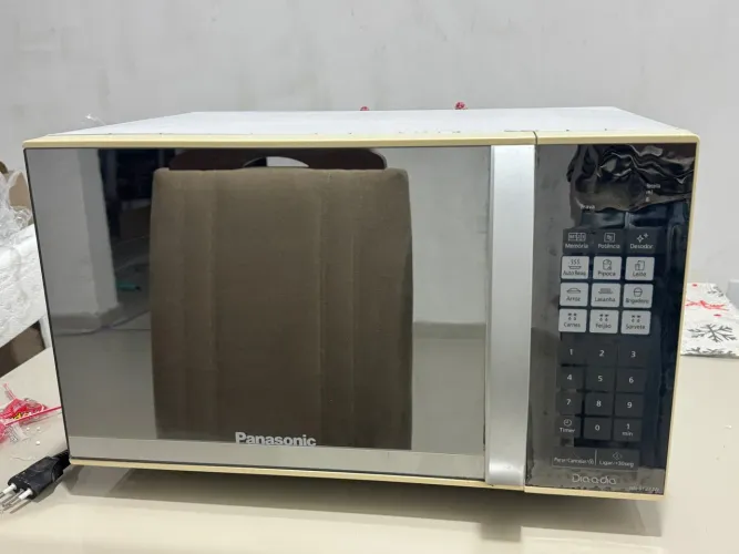Microondas Panasonic 21 litros em bom estado 