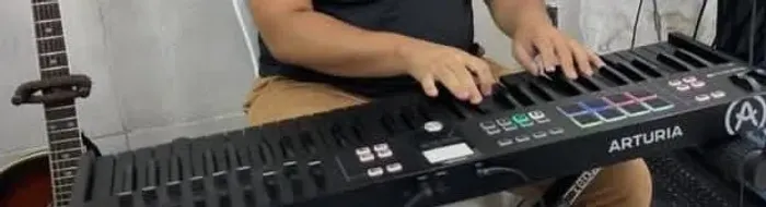 Controlador MIDI Arturia 61