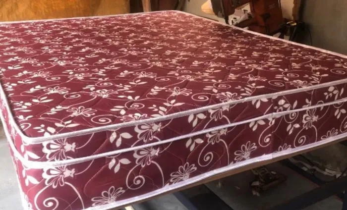 COLCHÃO DE MOLAS ENSACADAS 