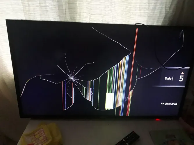 TV samsung 40, polegadas smart. COM DEFEITO