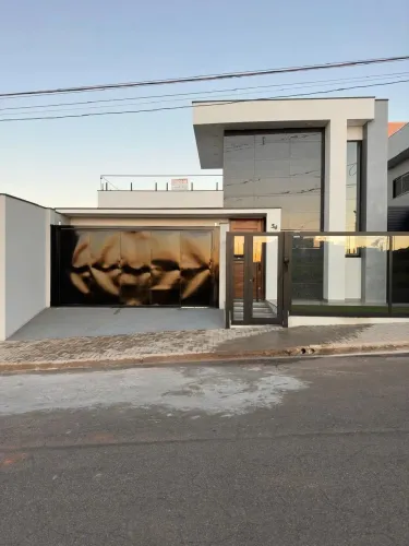 Belíssima casa em Vargem Grande