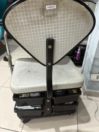 Cadeira de salão de beleza com 4 gavetas