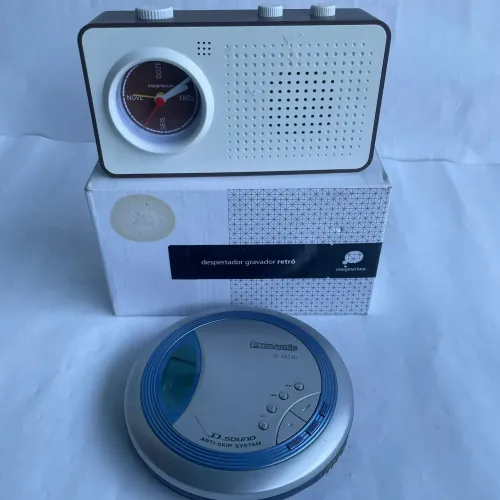 CD portátil Panasonic SL-SX330 e Rádio despertador retro