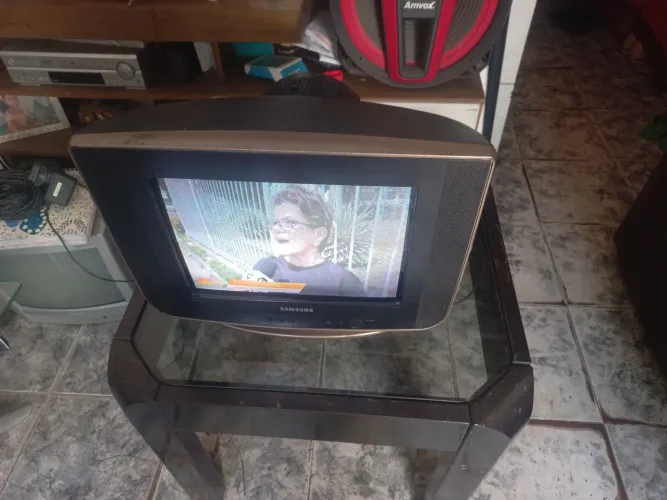 Vendo tv de tubo com conversor 