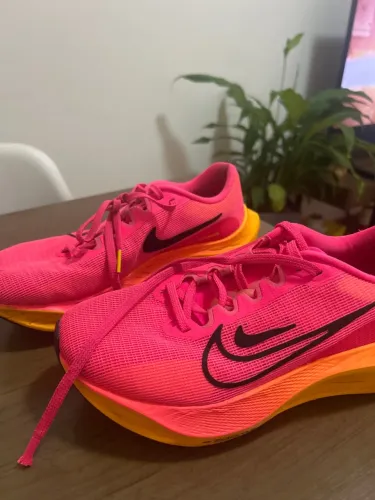 Tênis Corrida Nike ZoomFly 39 placa de carbono