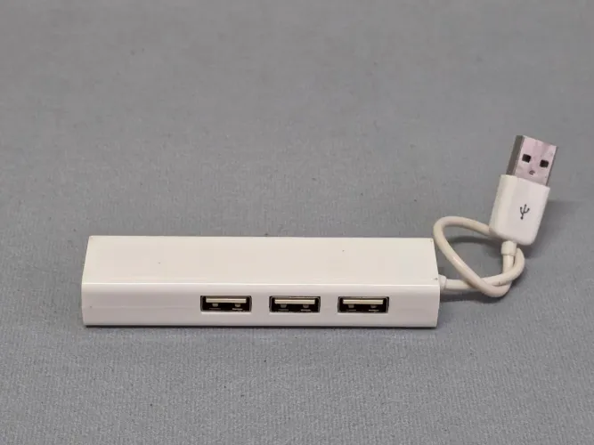 Hub USB com Porta RJ45 Ethernet