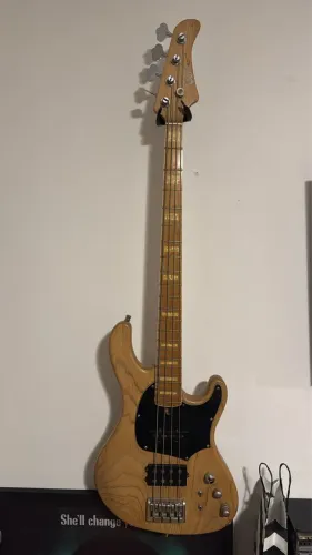 Baixo Cort 4 cordas ativo