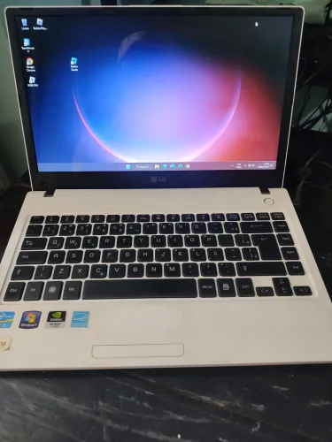Notebook LG i5 com placa de vídeo e SSD ,(bateria ruim) - Ótimo estado geral 