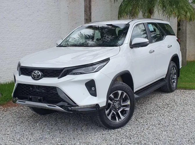 HILUX SW4 SRX PLATINUM 2.8 TURBO 5L BRANCA 2024/2025