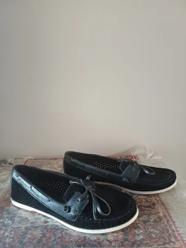 Mocassim novo Mr.Cat perfurado c/ lacinho preto, tam.34.