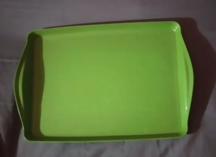 Bandeja verde para servir