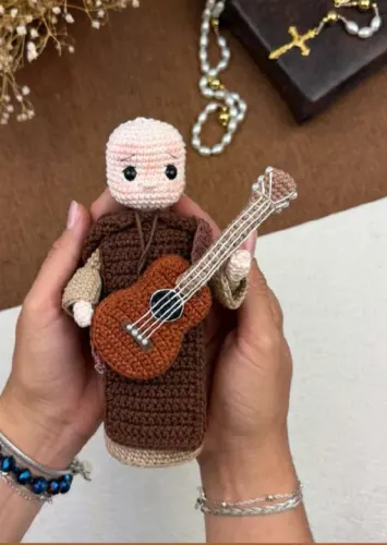 Frei Gilson Amigurumi Santo Caneta e Chaveiro Personalizado Terço Rosário Dia dos Pais